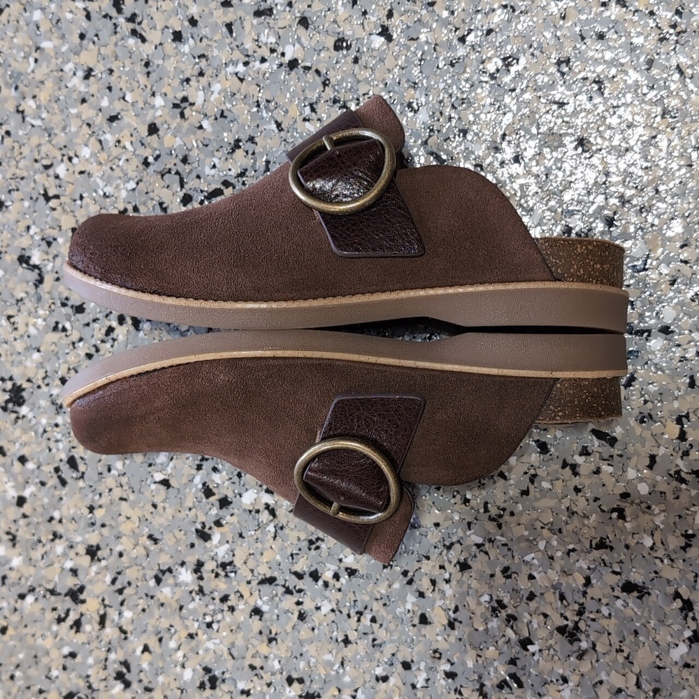 Soft Billie Suede Clog - Picture 3 of 5